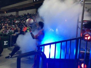 Harlem Globetrotters - Arrival