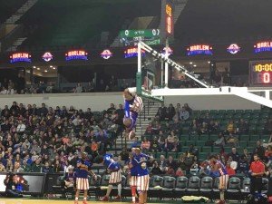 Harlem Globetrotters - Hanging from the Basket