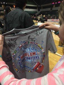 Harlem Globetrotters - Lots of Autographs